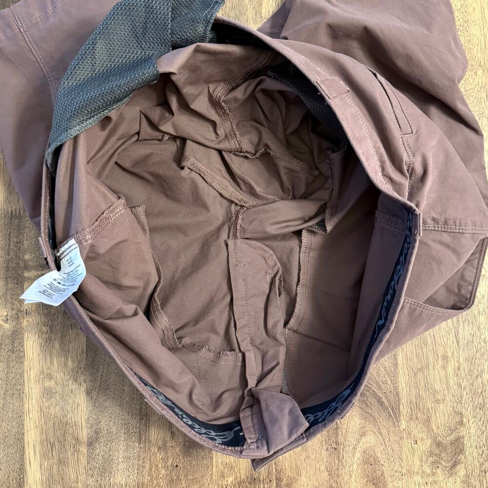 Eddie Bauer Shorts Flex Waist Zip Pocket Outdoor Hiking Golf 10” Mauve Men’s 38 - Picture 10 of 11